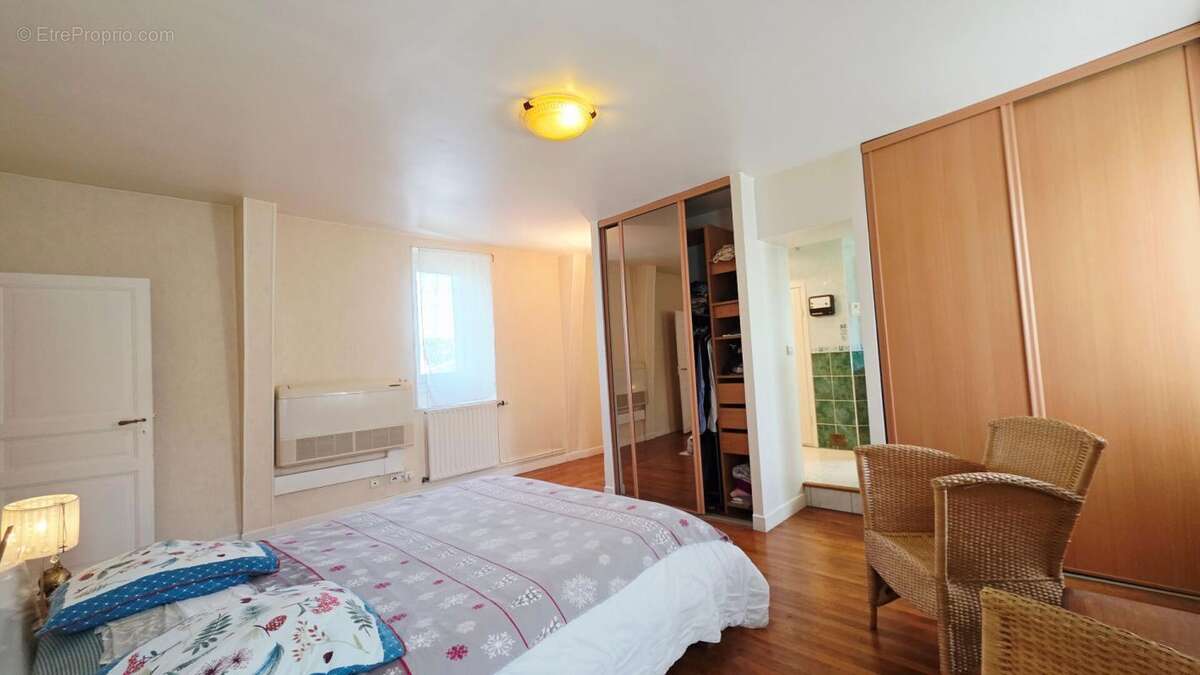 Bourges centre maison de 191m² 6 pieces garage jardin - photo 12