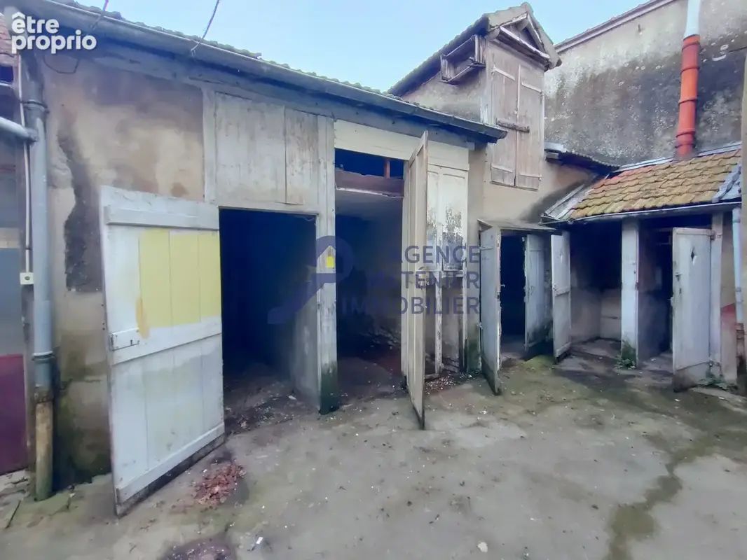 Immeuble de caractère avec commerces, appartements et dépendances   fort potentiel en plein centre - photo 17