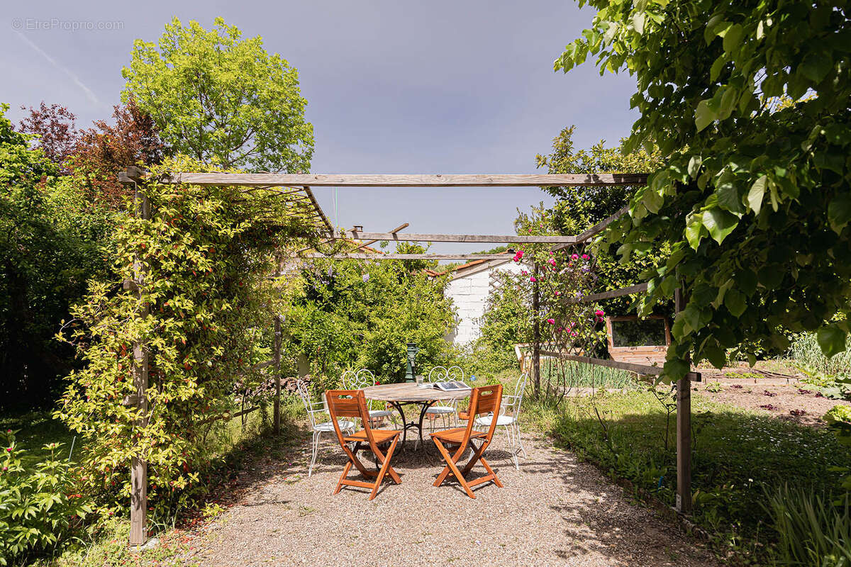 Maison à NEUVILLE-SUR-SAONE