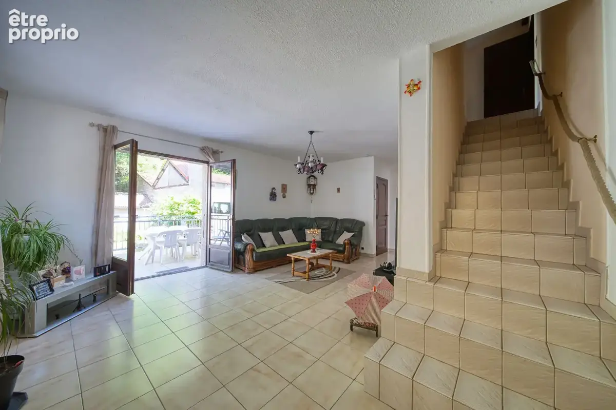 Maison individuelle, proches commodités avec garage double. - photo 2
