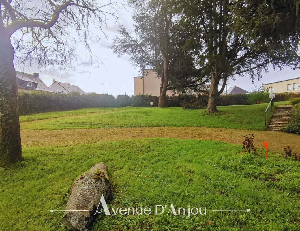 Terrain à SAINT-LAMBERT-LA-POTHERIE