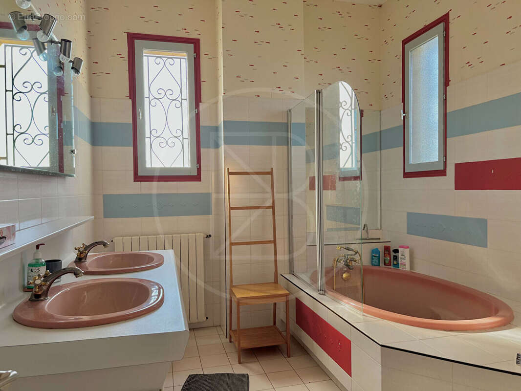 Maison à SAINT-EMILION