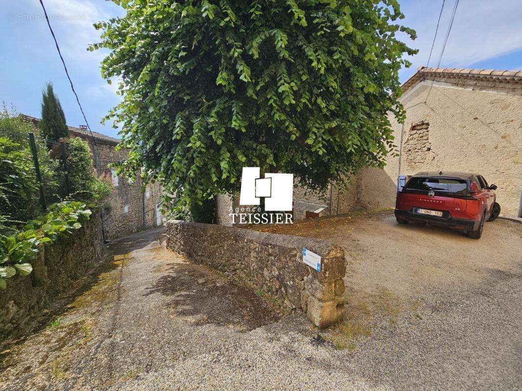 Maison à ROCHER