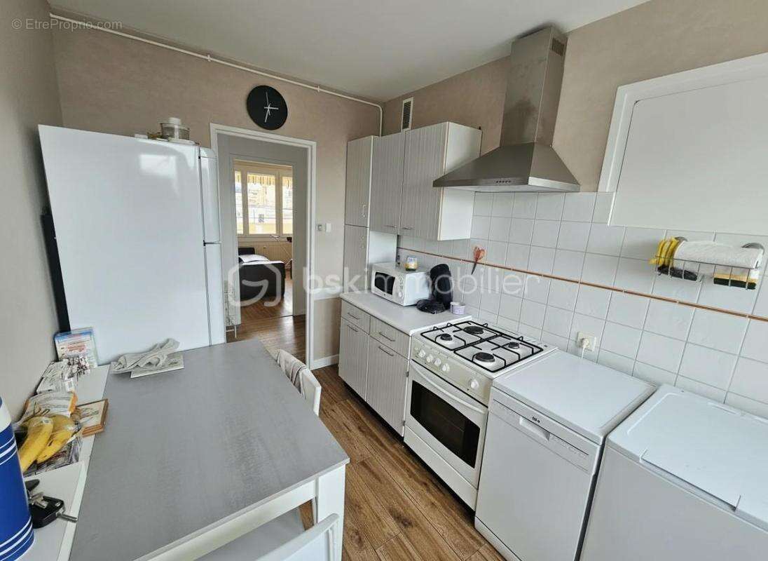 Appartement à LE COTEAU