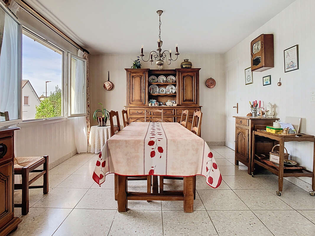 Maison à CONDE-SUR-VIRE