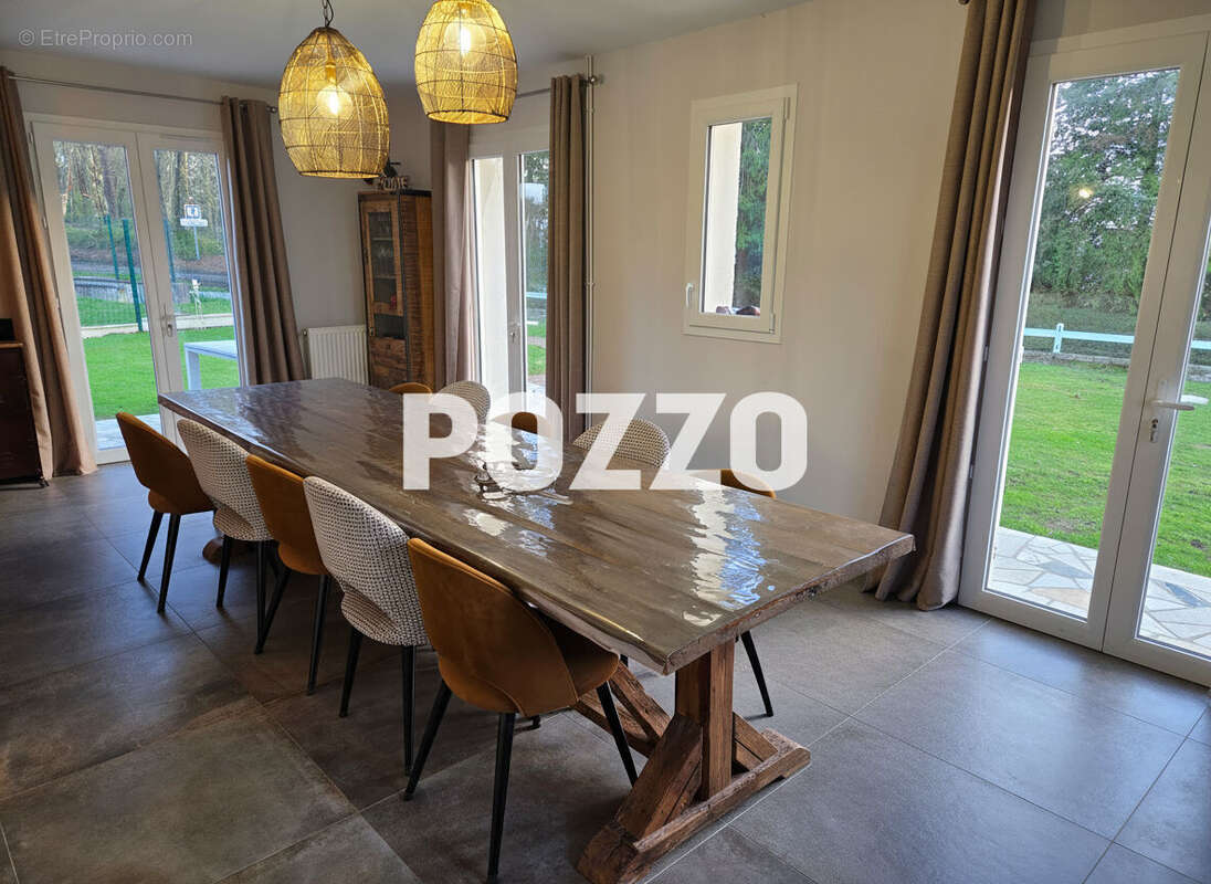 A VENDRE Maison de 250 m² Saint Martin- des- Besaces 14350. - photo 6