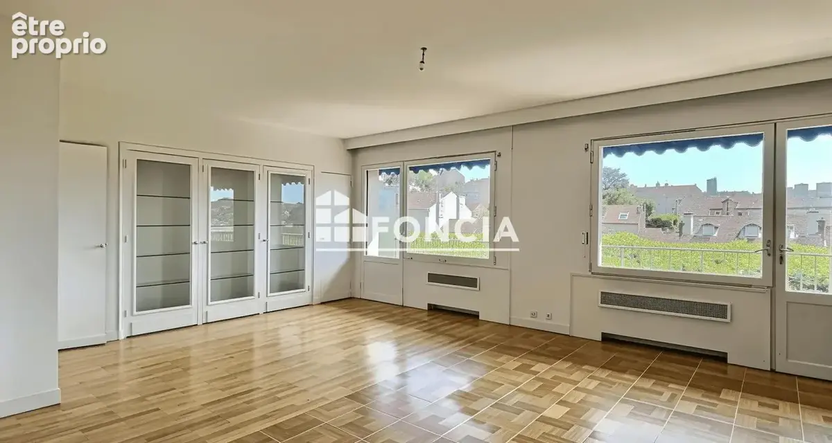 Bas du cours fauriel / f5 avec balcon et garage - photo 4
