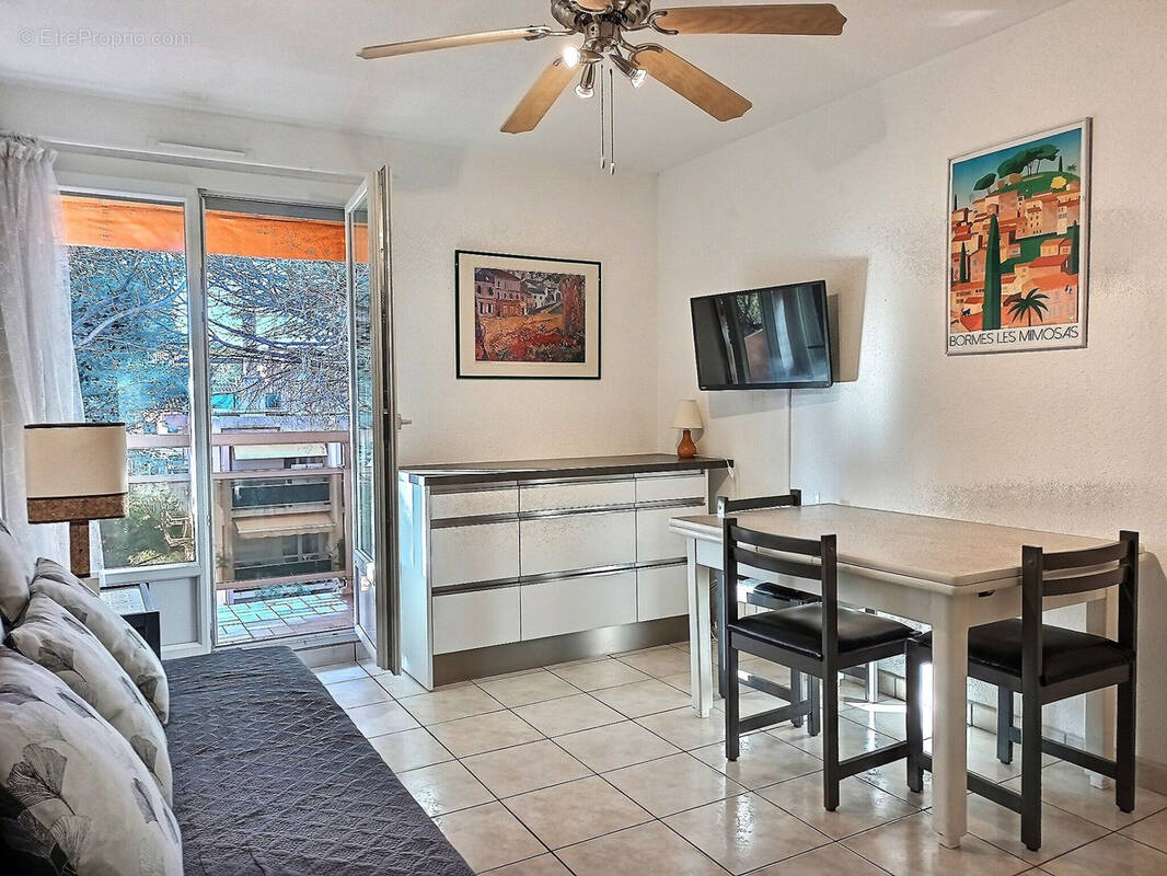 Appartement à BORMES-LES-MIMOSAS