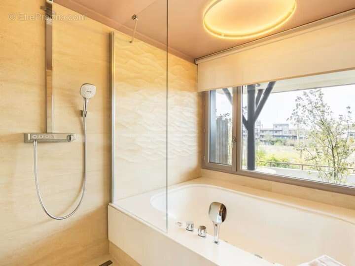 Appartement à BAILLY-ROMAINVILLIERS