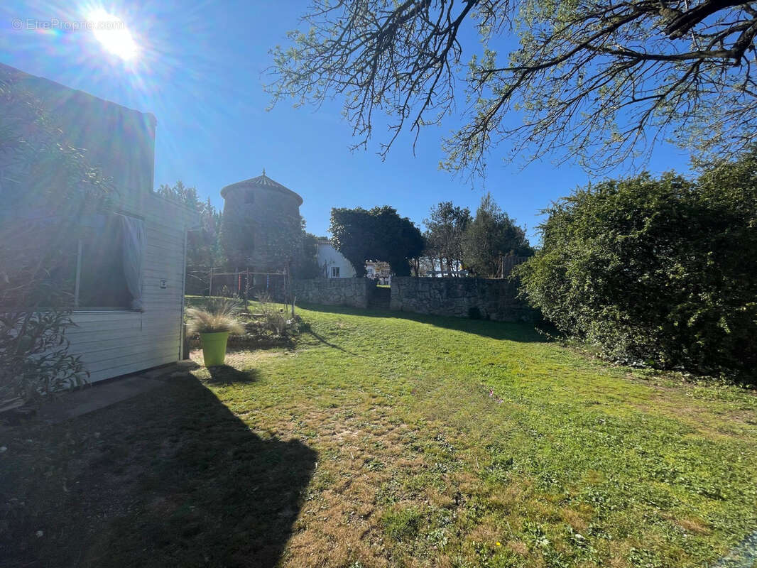 Commerce à MARSEILLETTE