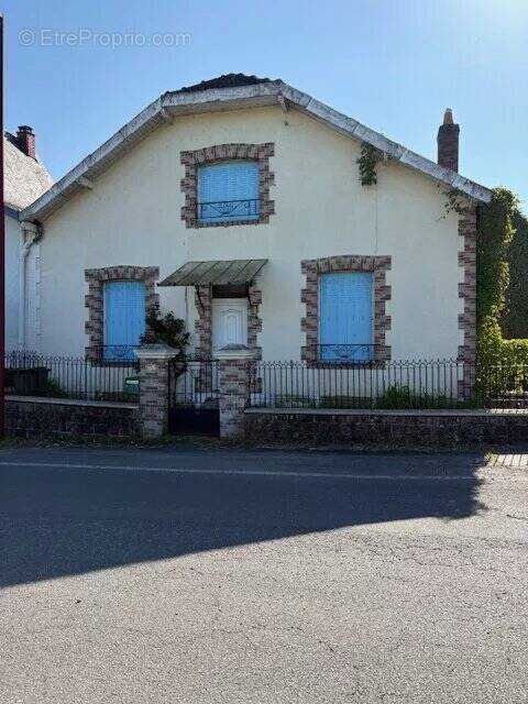 Maison à SAINT-VICTURNIEN