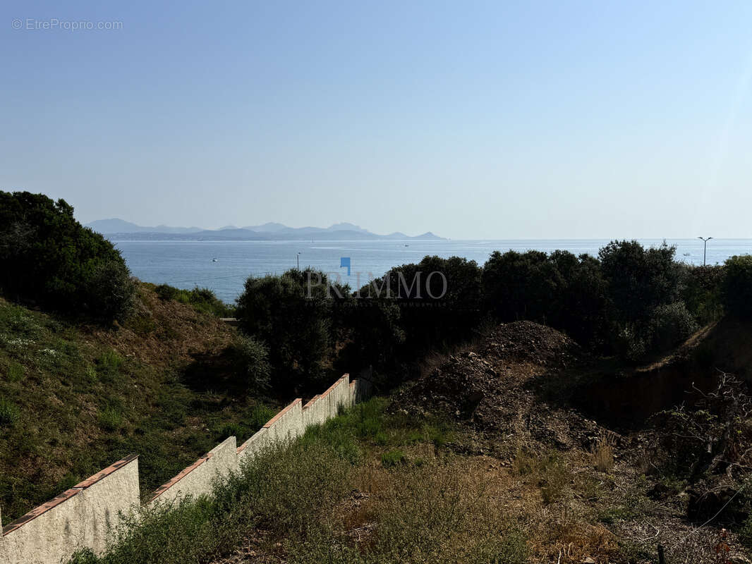 Terrain à bâtir avec permis de construire purgé de tout recours — les issambres - photo 2