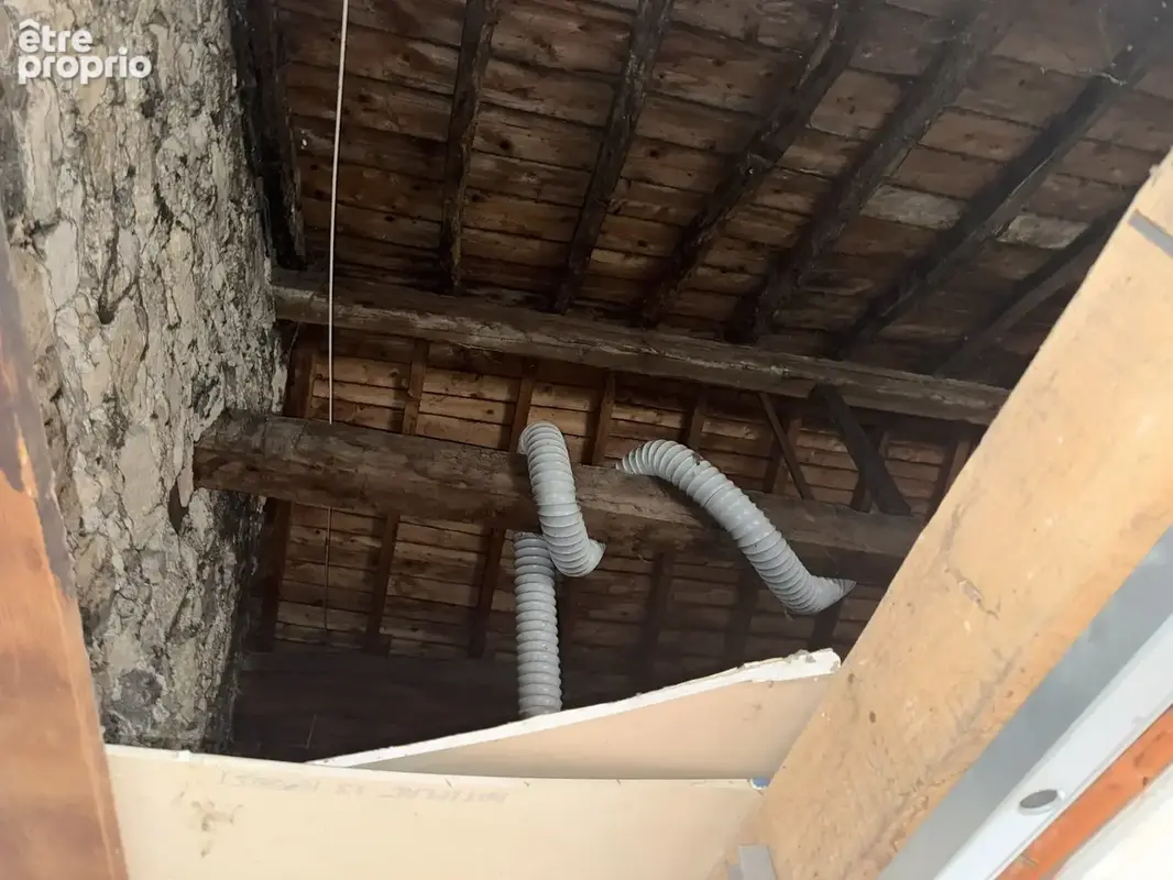 Immeuble à rénover au cœur de Villemontais - photo 11