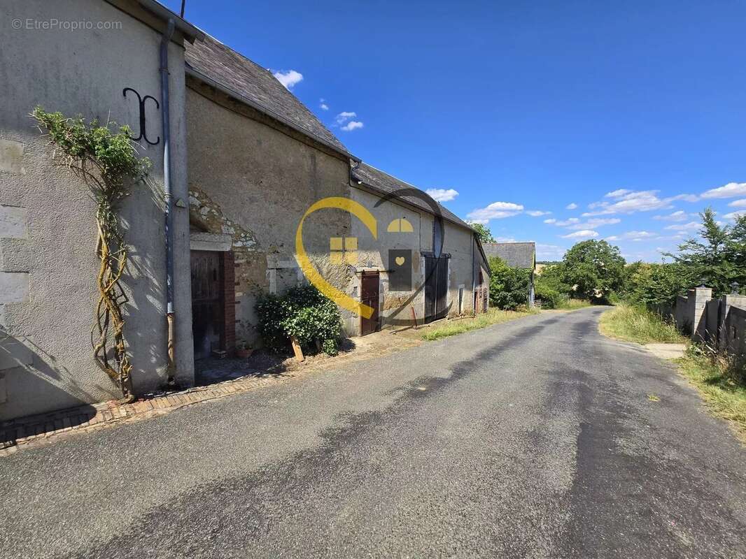 À vendre – Maison de village à Humbligny (18250) - photo 8