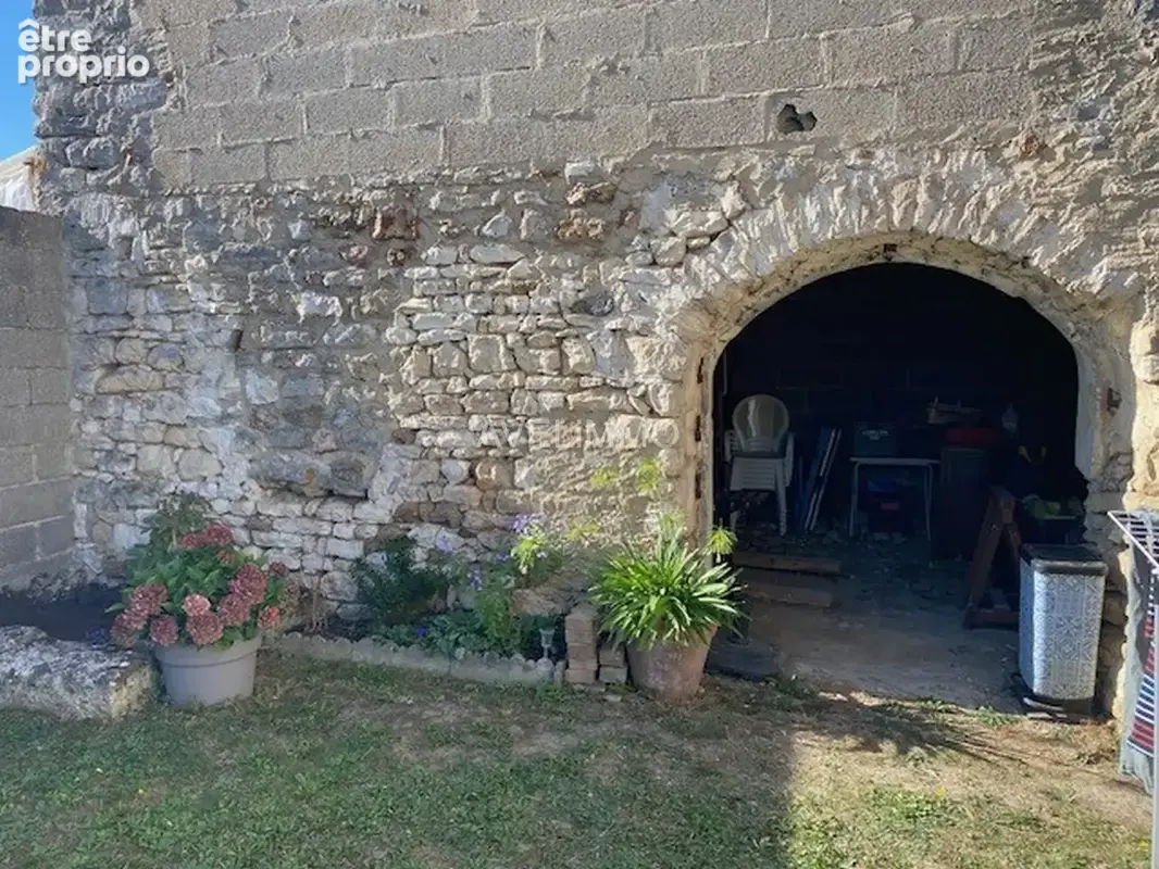 Maison avec grenier et dépendance aménageables - photo 16