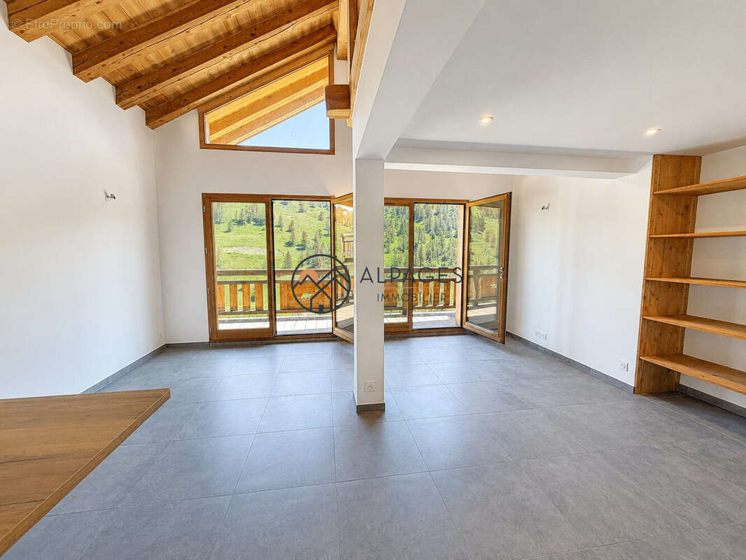 Maison 257 m² à Vars  - photo 2