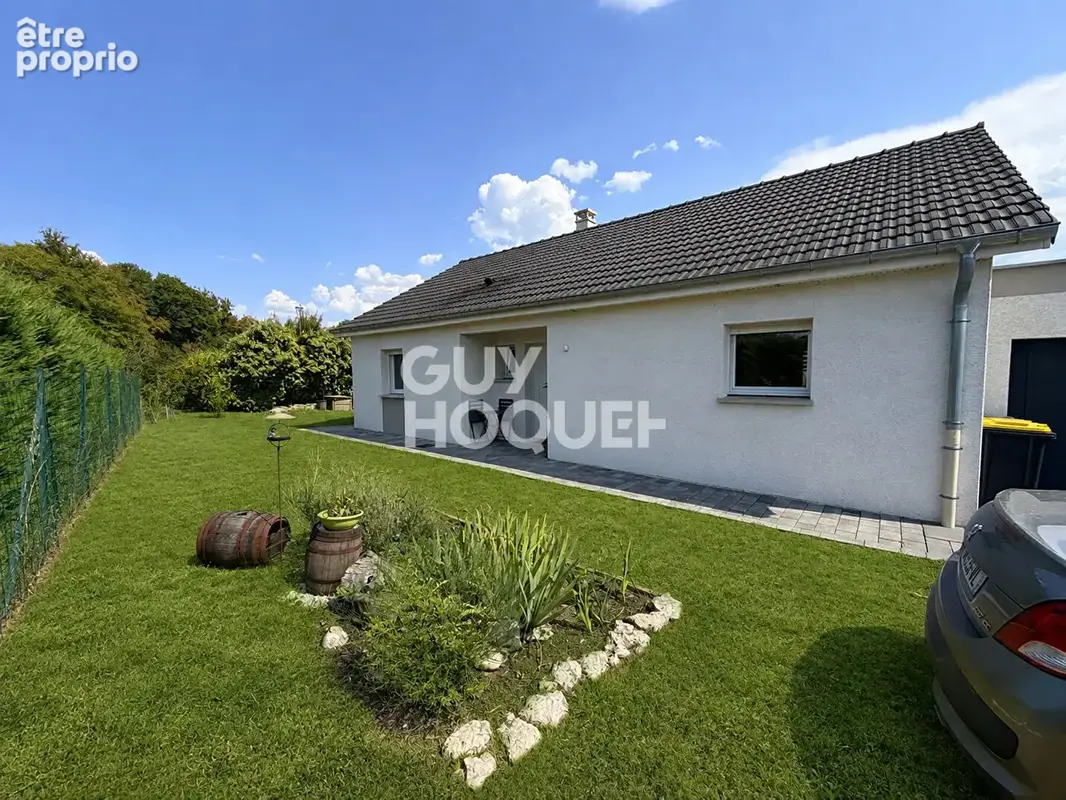 Maison de plain-pied - 81 m² - Terrain de 820 m² - Byans-sur-Doubs - photo 2