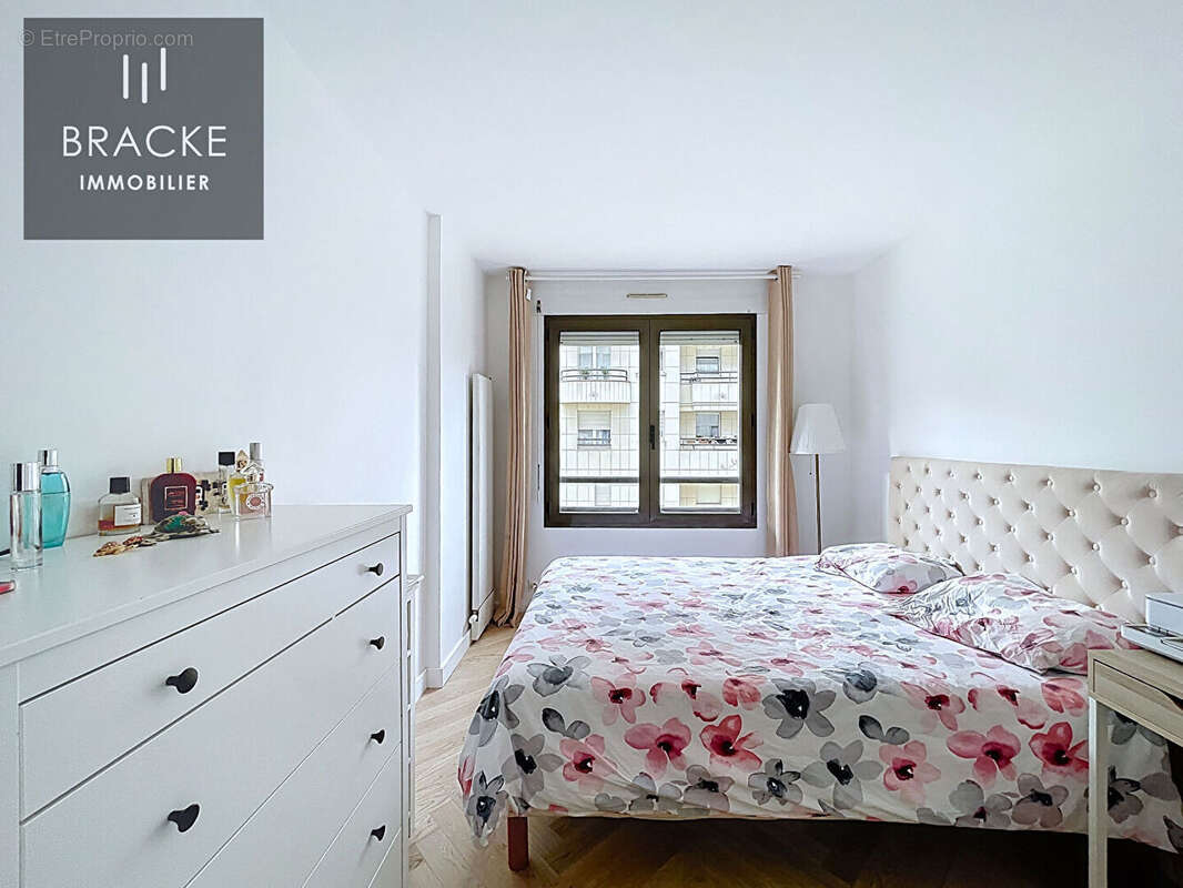 Appartement à COURBEVOIE