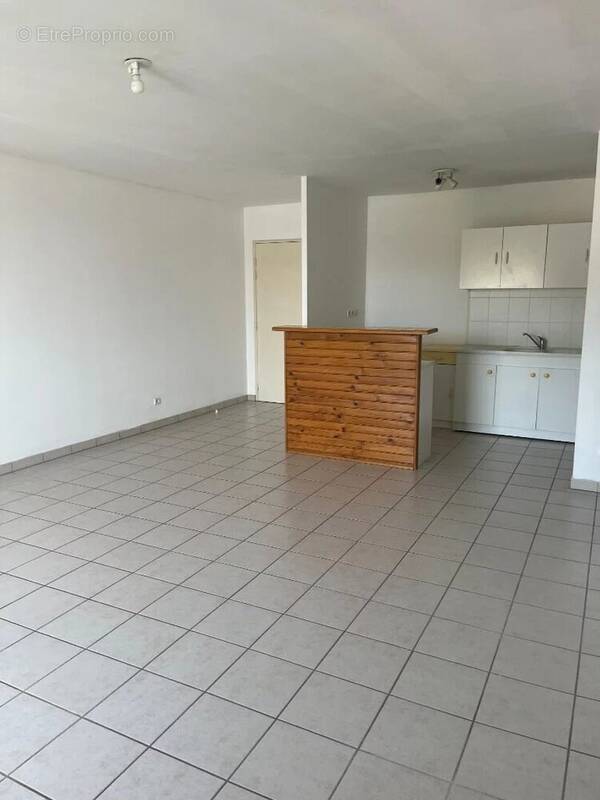 Appartement à MONDONVILLE-SAINT-JEAN