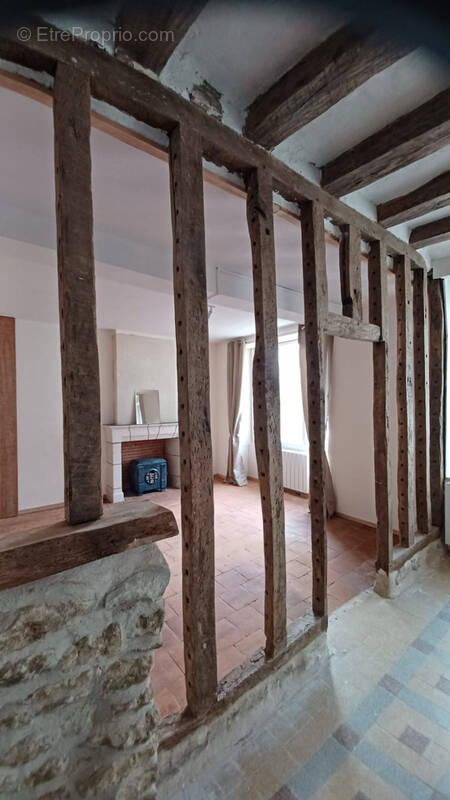 Maison à NOUANS-LES-FONTAINES