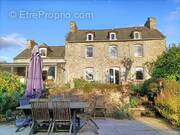 Maison à LANGROLAY-SUR-RANCE