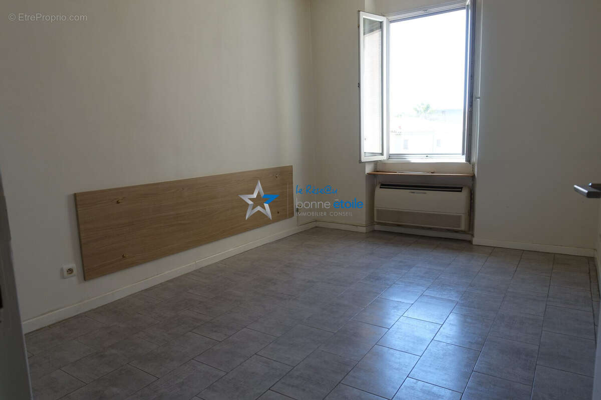 Appartement 54 m² à Marseille-10e  - photo 4