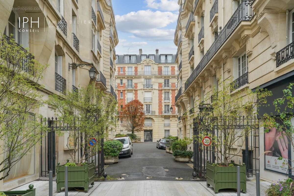 Appartement à NEUILLY-SUR-SEINE