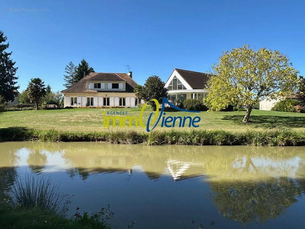Maison à NIEUIL-L'ESPOIR