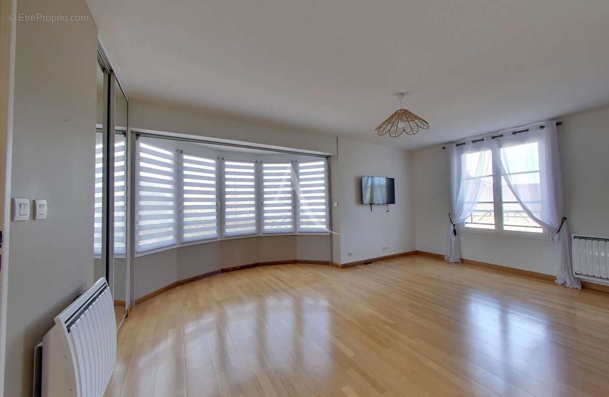 Maison à OZOIR-LA-FERRIERE