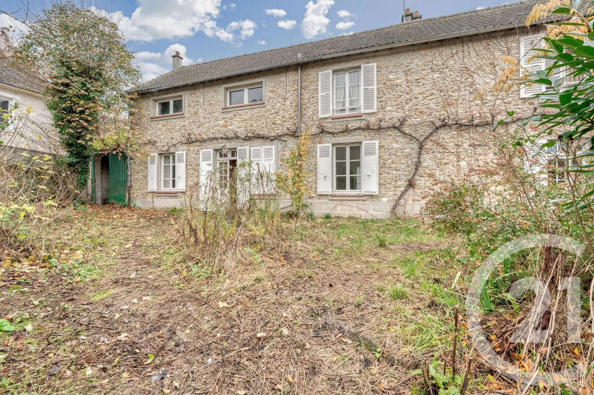 Maison à OZOUER-LE-VOULGIS
