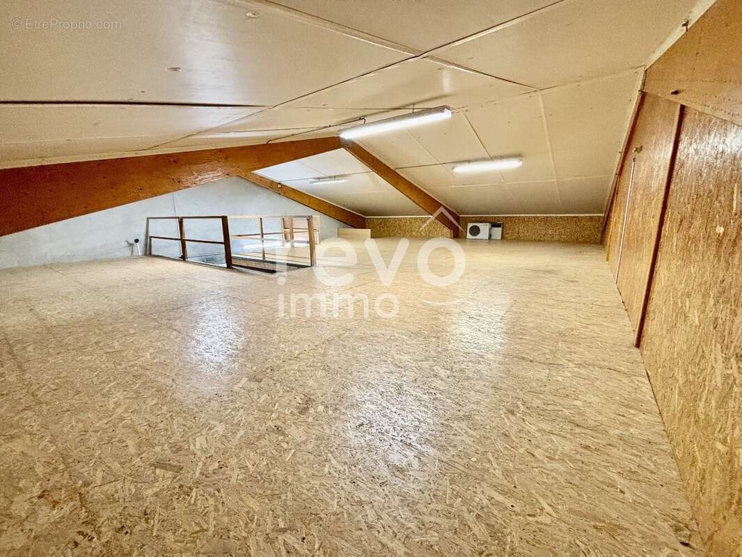 Commerce à LA BREILLE-LES-PINS