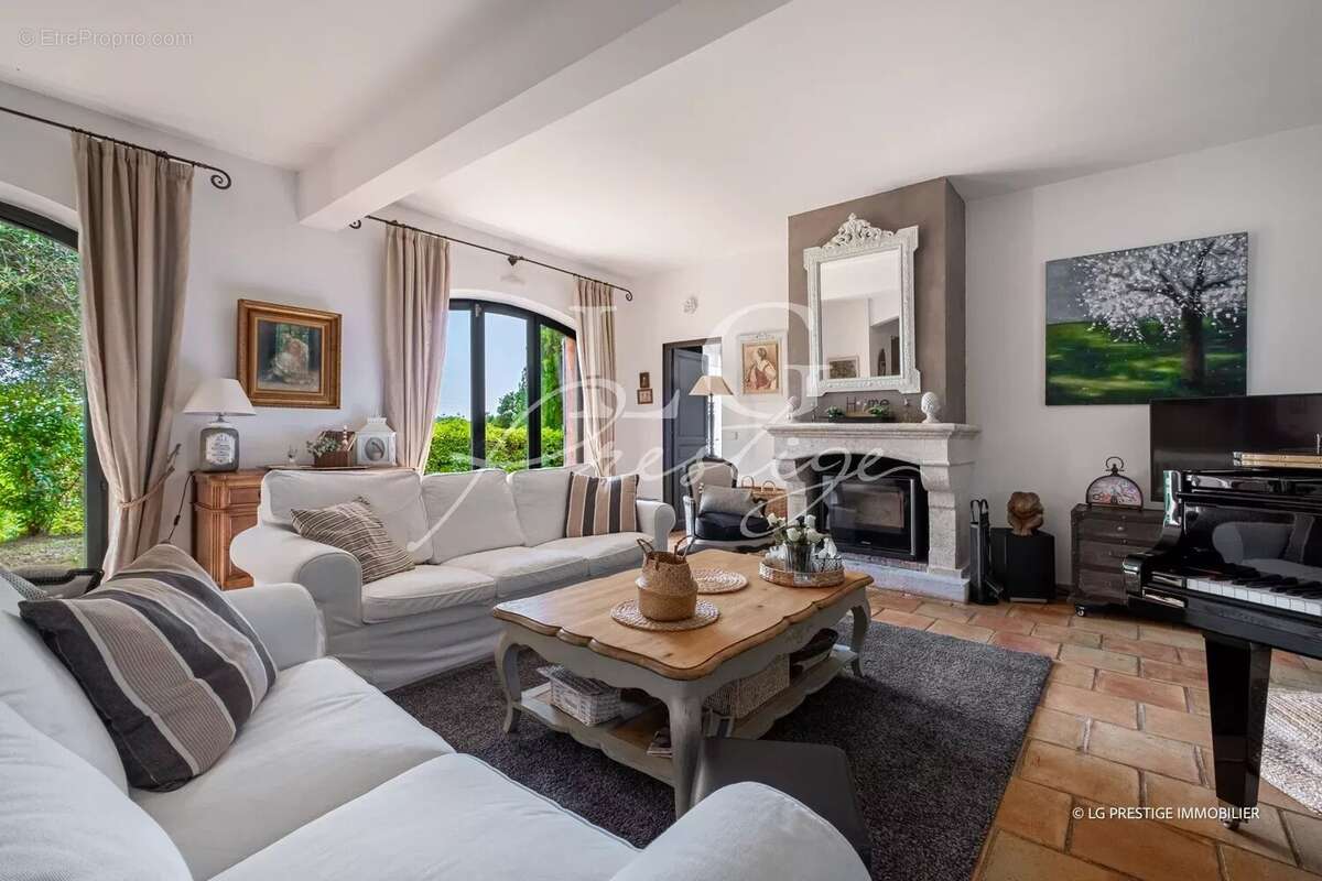 Maison à TOURRETTES