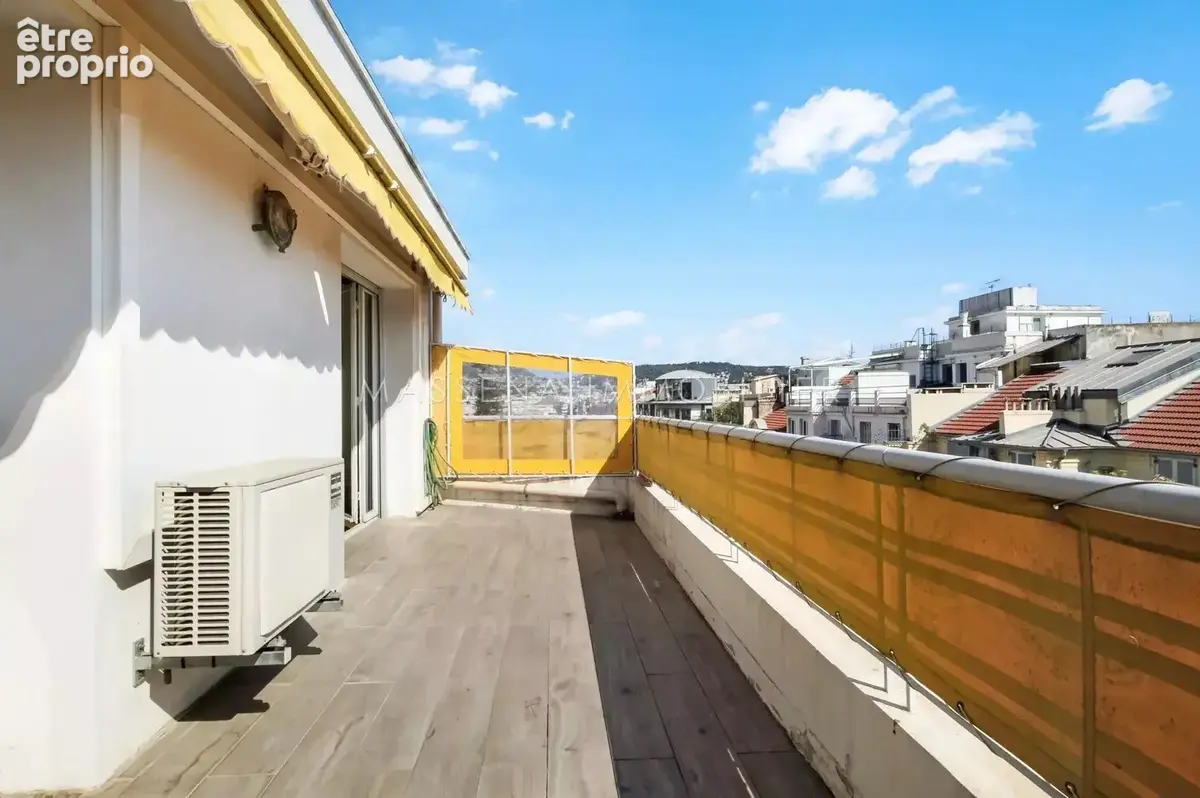 Nice Joffre : En dernier étage, 3 pièces avec terrasse - photo 2