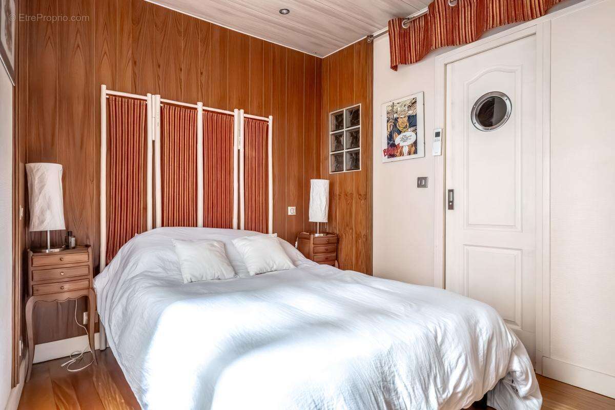 Appartement à PARIS-1E