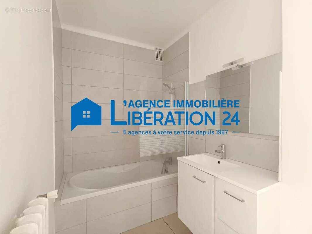 Superbe t3 refait a neuf dernier etage grands balcons - photo 5