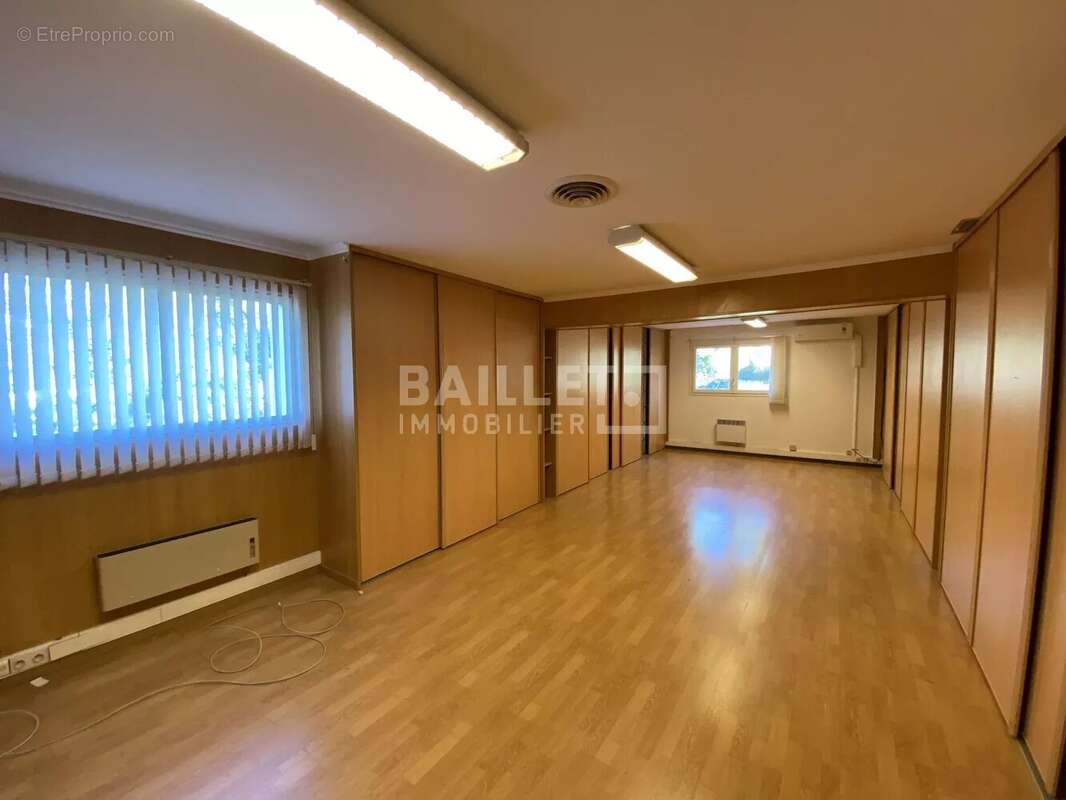 Commerce à ROQUEBRUNE-SUR-ARGENS