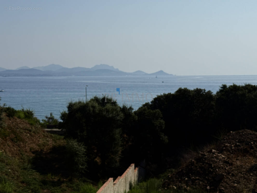 Terrain à LES ISSAMBRES