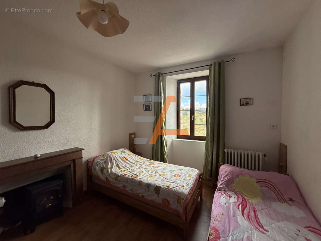 Maison à LACHAPELLE-GRAILLOUSE