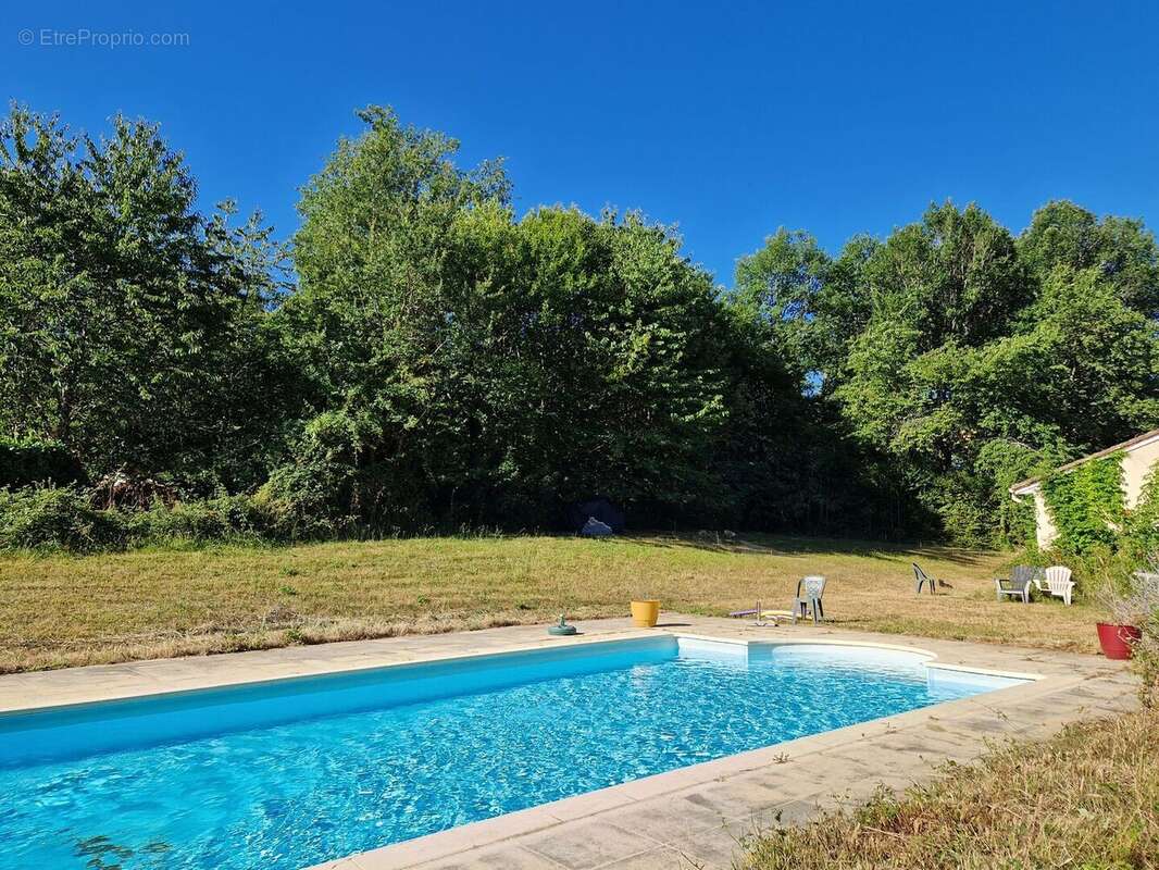 Maison de plain pied, piscine et terrain de 2771m2 - photo 16