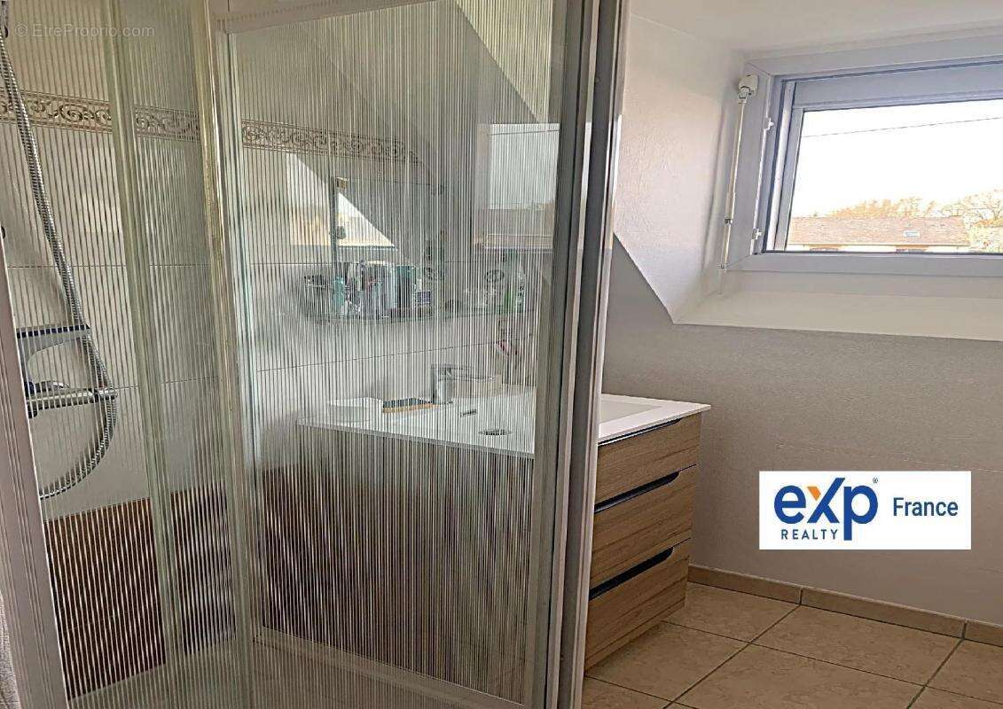 Maison à LA CHAPELLE-DES-MARAIS