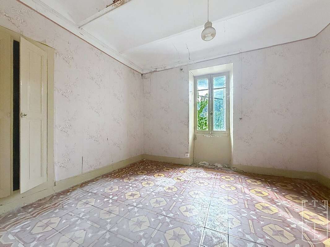 Maison en pierre A RENOVER avec possibilité de créer plusieurs logements. - photo 23