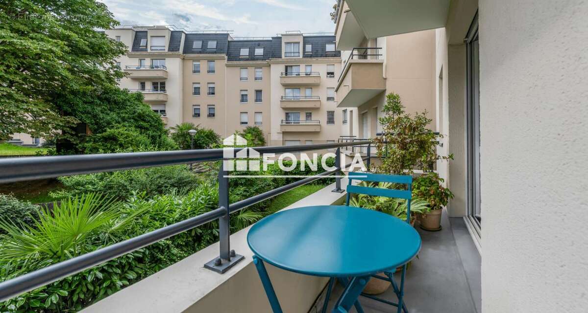 Appartement à FRESNES