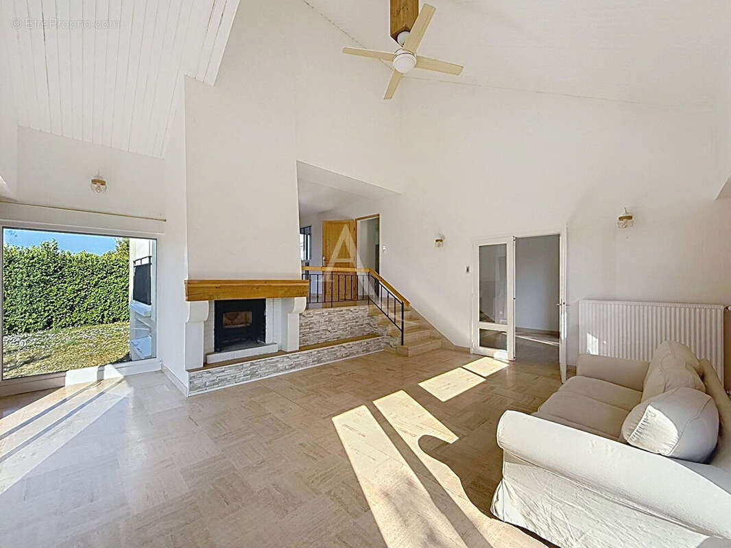 Maison familiale de 4 chambres situées à VILLEMOISAN. - photo 2