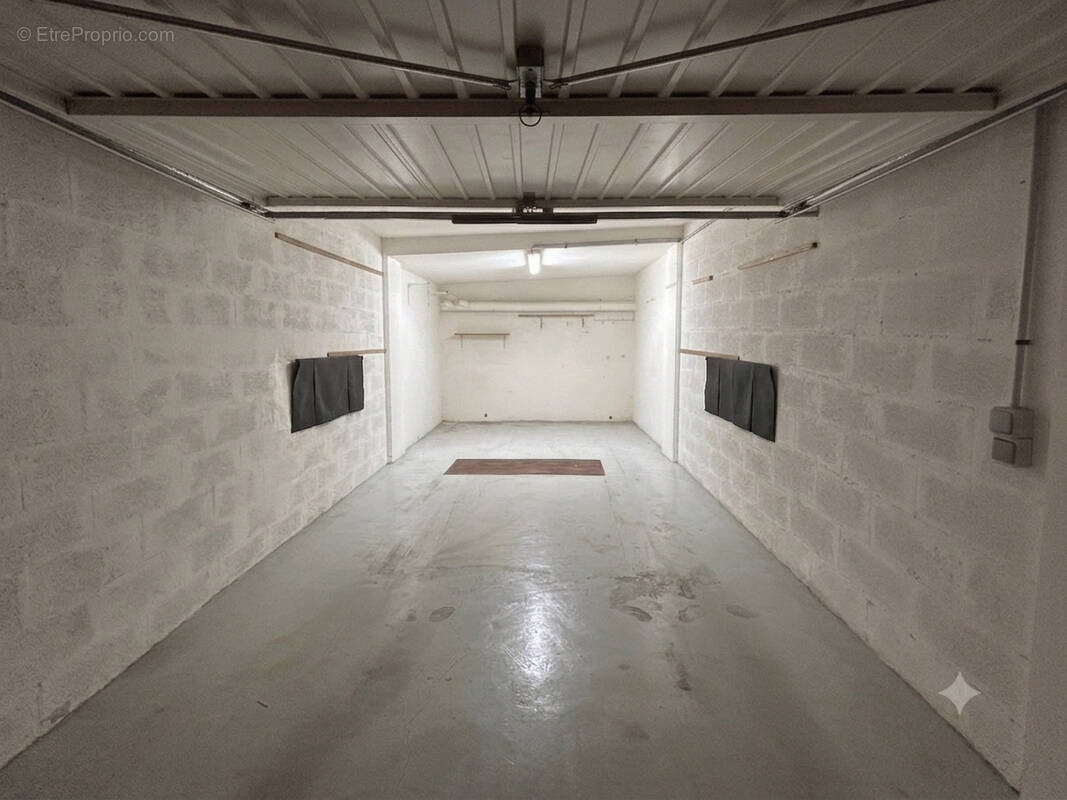 Parking à LA GARENNE-COLOMBES