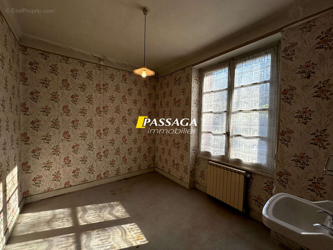 Maison à SAINT-CHRISTOPHE-VALLON