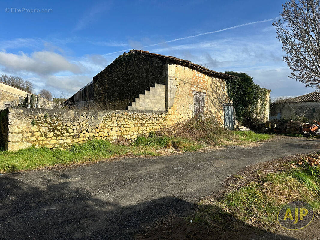 Autre à SAINT-SORLIN-DE-CONAC
