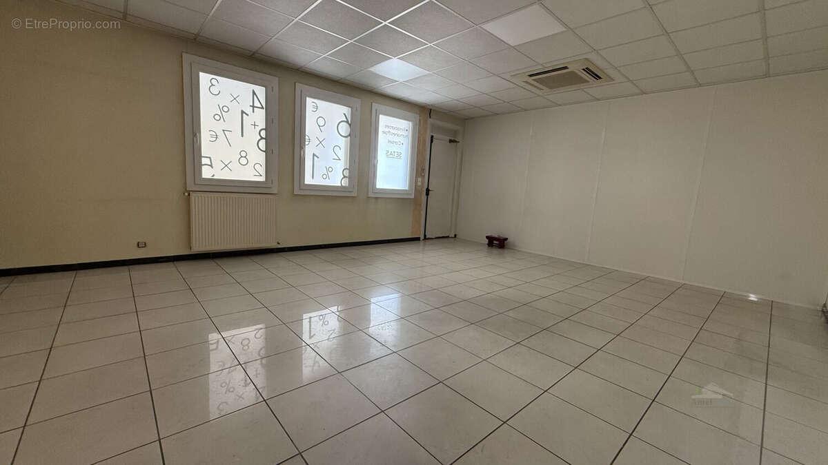 Bureau à côté de 30m² (environ) - Commerce à VALENCE