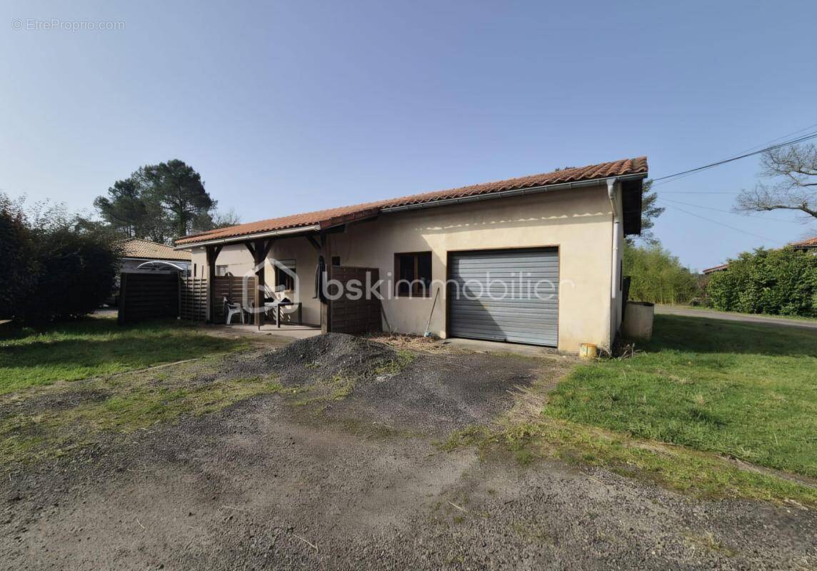 Maison à ESCOURCE