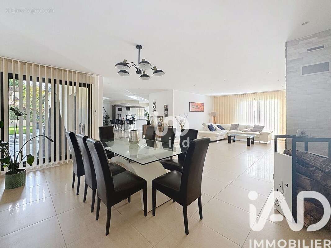 Photo 4 - Maison à SAINTRY-SUR-SEINE