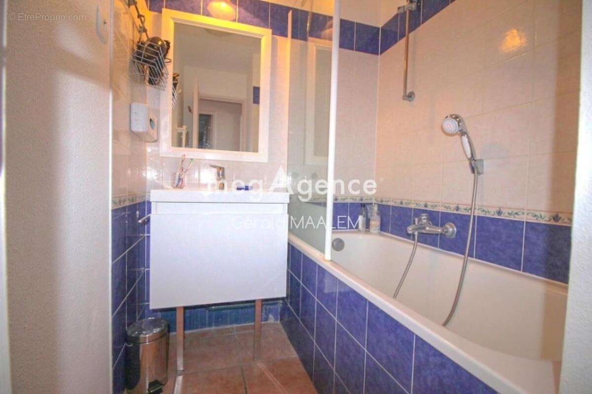 Appartement à ROQUEBRUNE-SUR-ARGENS